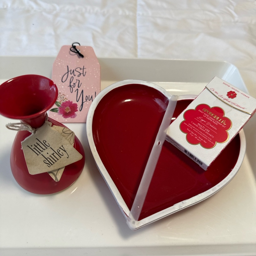 Valentines gift set bundle- 2 dishes, vase and lotion set